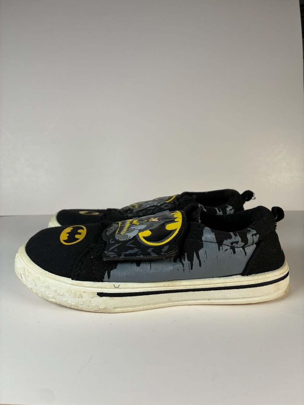 DC Comics Batman Toddler Boys Canvas Hook-and-Loop Strap Sneakers